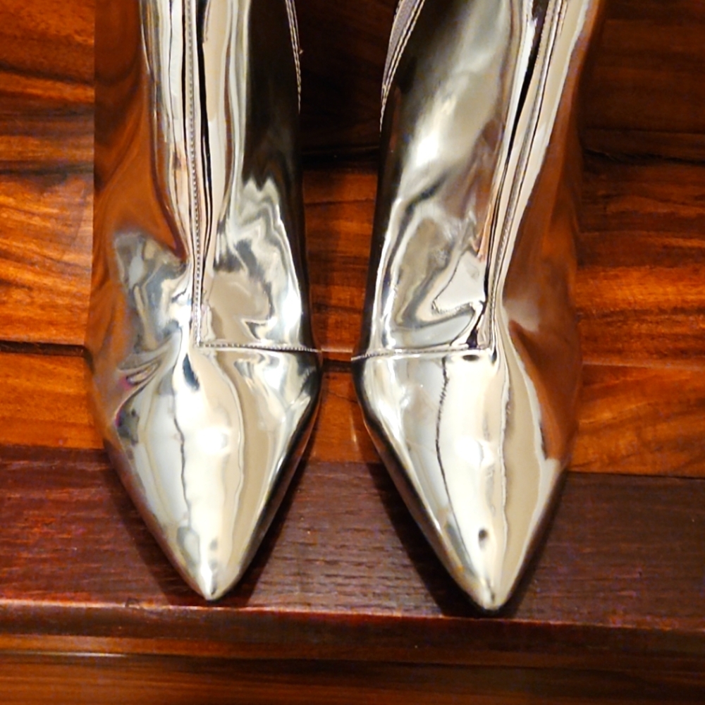 Thalia Sodi Silver Metallic Bootie Size 9 StoreReturn